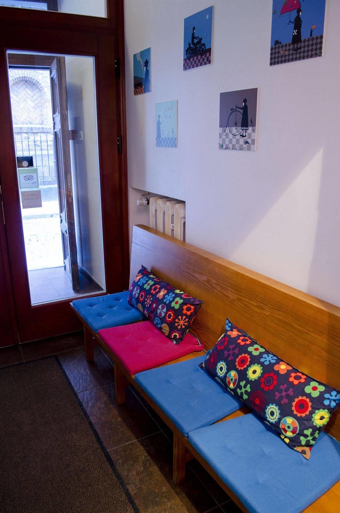 Red Nose Hostel With Self-Check In Riga Exterior foto