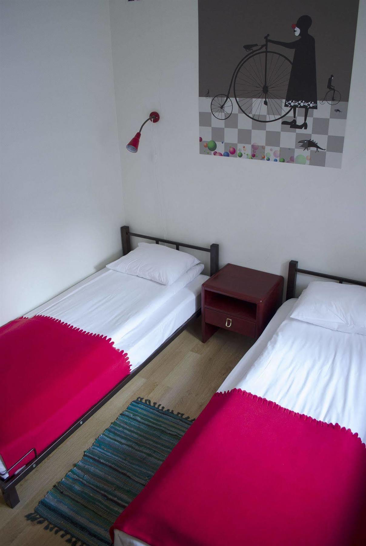 Red Nose Hostel With Self-Check In Riga Exterior foto