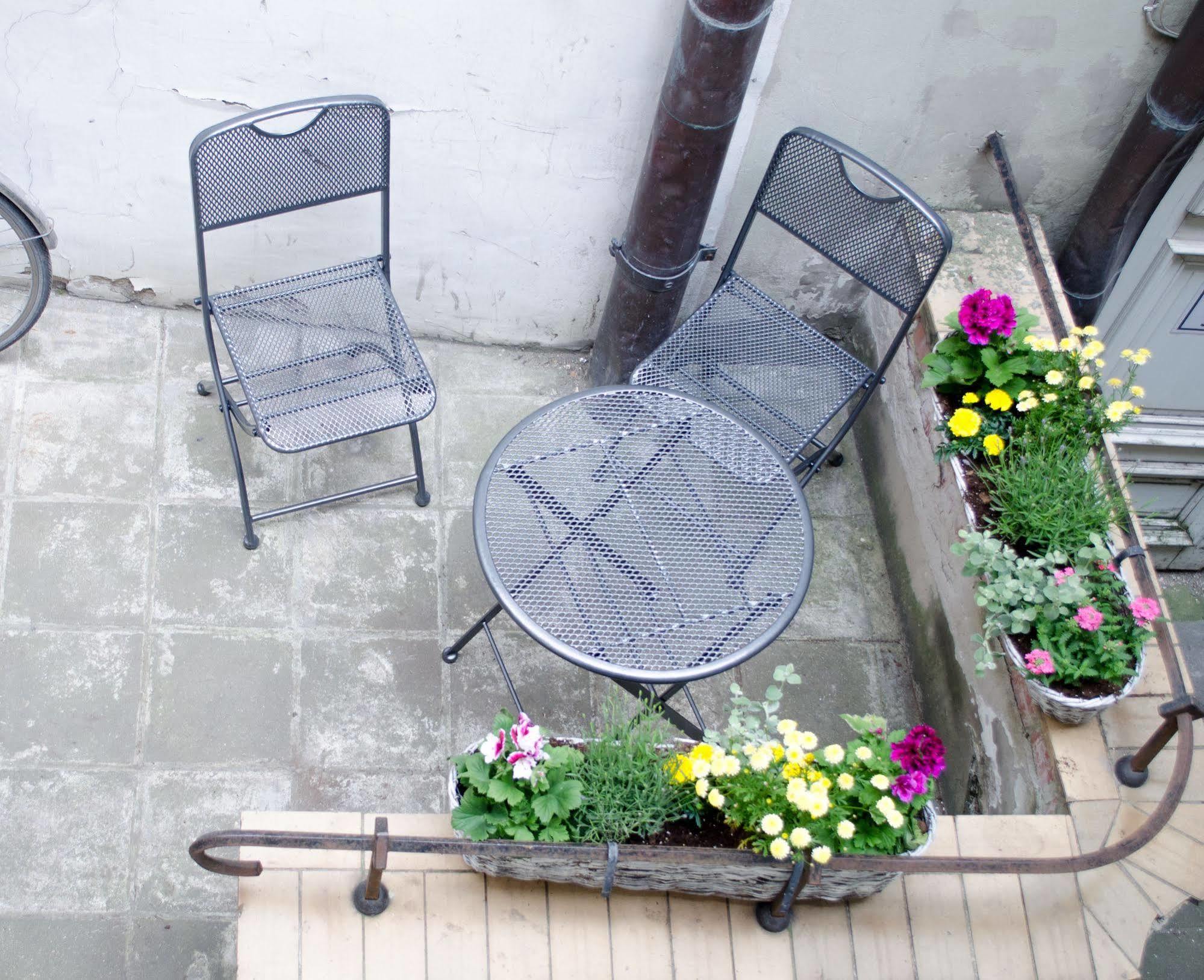 Red Nose Hostel With Self-Check In Riga Exterior foto